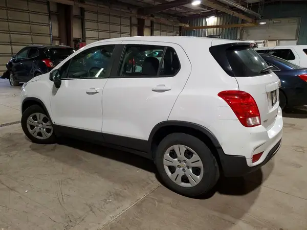 3GNCJKSB8JL210541 2018 CHEVROLET TRAX - Image 2