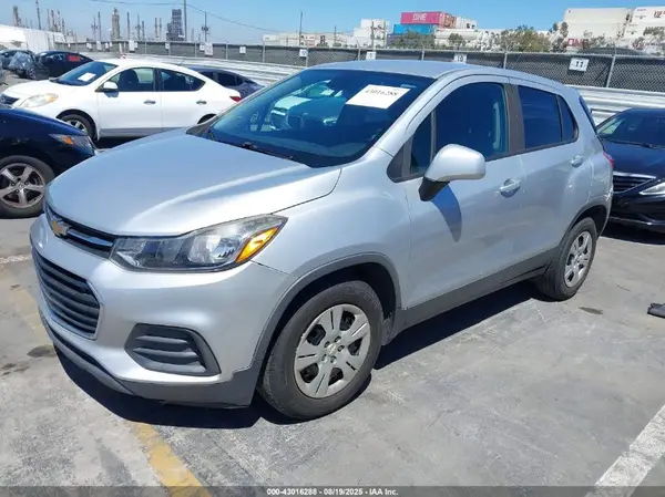 3GNCJKSB8JL243328 2018 CHEVROLET TRAX - Image 2