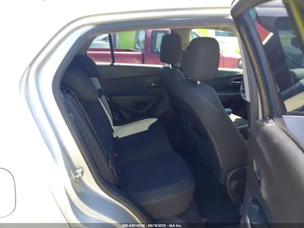 3GNCJKSB8JL243328 2018 CHEVROLET TRAX - Image 8