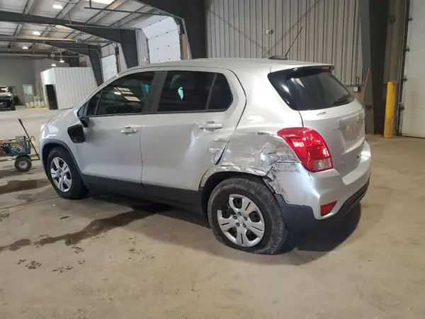 3GNCJKSB8JL243863 2018 CHEVROLET TRAX - Image 2