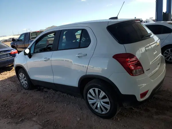 3GNCJKSB8JL251865 2018 CHEVROLET TRAX - Image 2