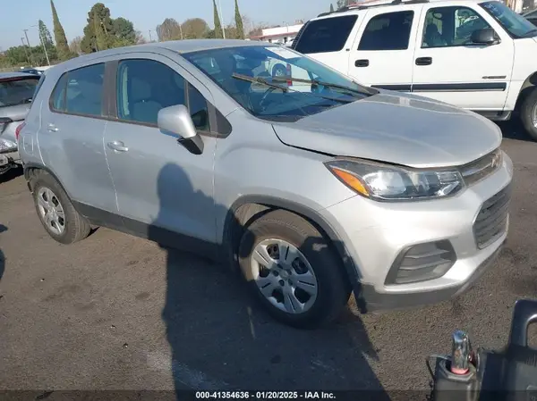 3GNCJKSB8JL282128 2018 CHEVROLET TRAX - Image 1