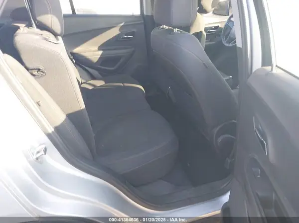 3GNCJKSB8JL282128 2018 CHEVROLET TRAX - Image 8