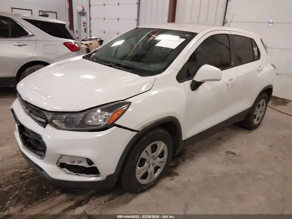 3GNCJKSB8JL304712 2018 CHEVROLET TRAX - Image 2
