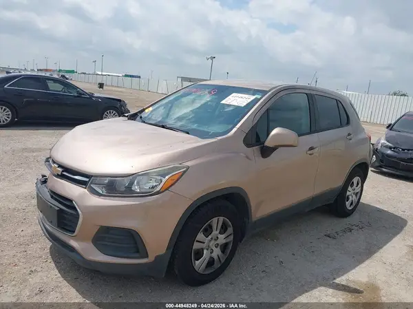 3GNCJKSB8JL326693 2018 CHEVROLET TRAX - Image 2