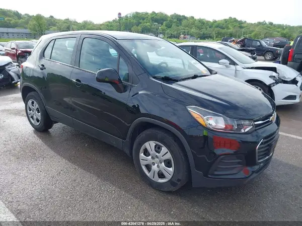 3GNCJKSB8JL386828 2018 CHEVROLET TRAX - Image 1