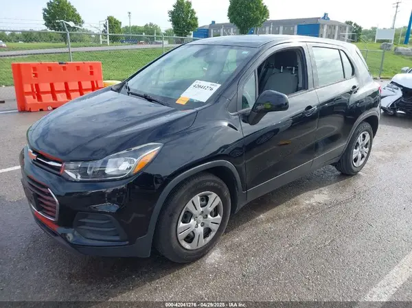 3GNCJKSB8JL386828 2018 CHEVROLET TRAX - Image 2