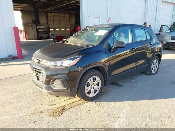 3GNCJKSB8JL394329 2018 CHEVROLET TRAX - Image 2