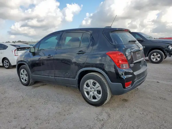 3GNCJKSB8JL402395 2018 CHEVROLET TRAX - Image 2
