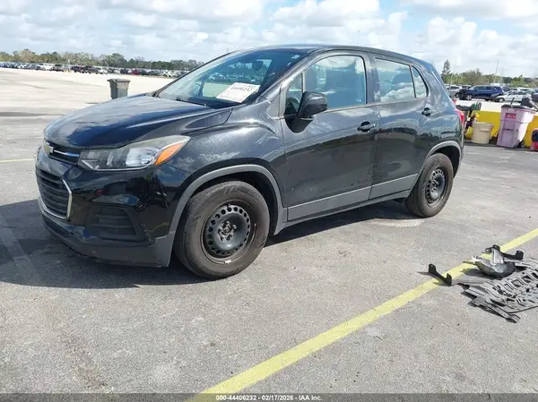 3GNCJKSB8KL111624 2019 CHEVROLET TRAX - Image 2