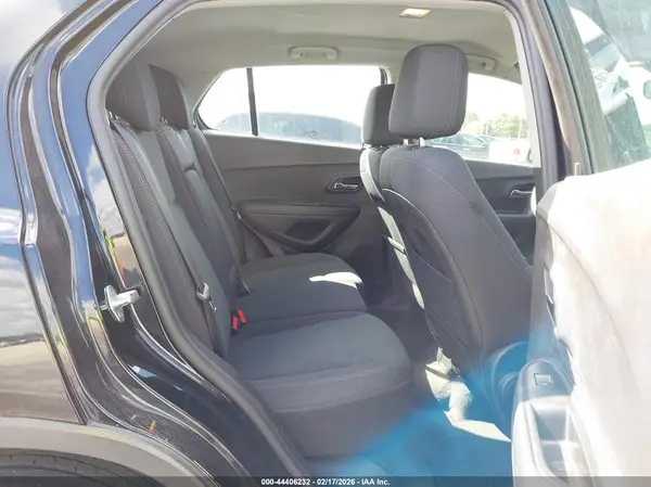 3GNCJKSB8KL111624 2019 CHEVROLET TRAX - Image 8