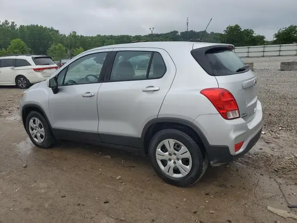 3GNCJKSB8KL117620 2019 CHEVROLET TRAX - Image 2
