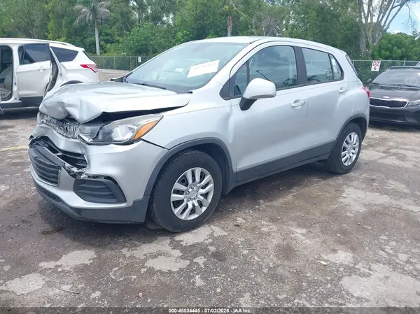 3GNCJKSB8KL118363 2019 CHEVROLET TRAX - Image 2
