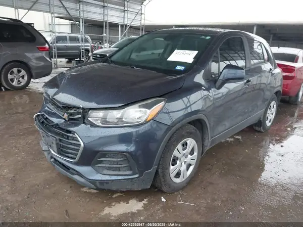 3GNCJKSB8KL121893 2019 CHEVROLET TRAX - Image 2
