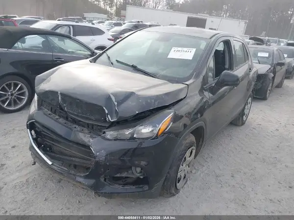 3GNCJKSB8KL125815 2019 CHEVROLET TRAX - Image 2