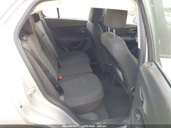 3GNCJKSB8KL173041 2019 CHEVROLET TRAX - Image 8