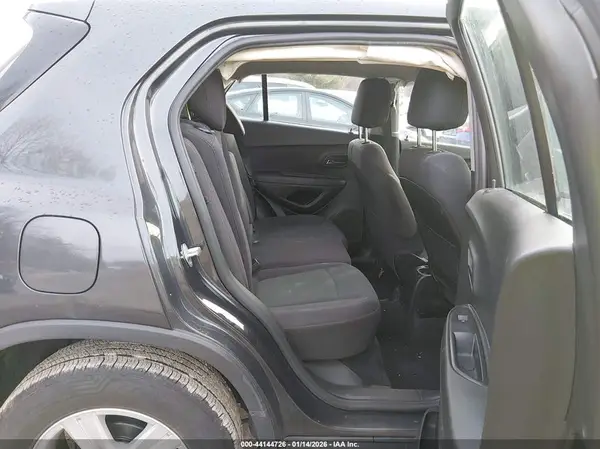 3GNCJKSB8KL189935 2019 CHEVROLET TRAX - Image 8