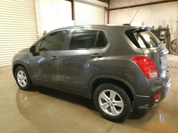 3GNCJKSB8KL195749 2019 CHEVROLET TRAX - Image 2