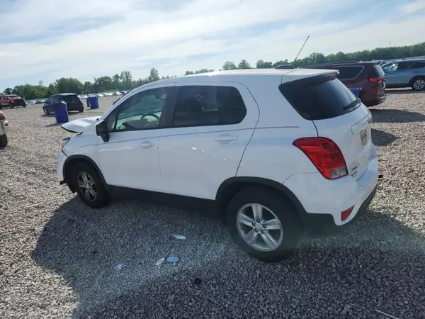 3GNCJKSB8KL198330 2019 CHEVROLET TRAX - Image 2