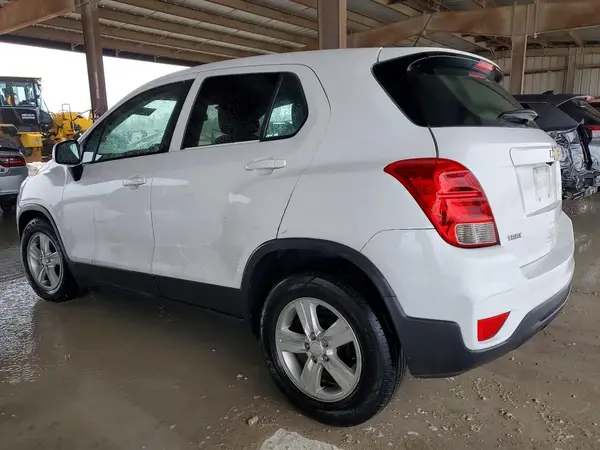 3GNCJKSB8KL205633 2019 CHEVROLET TRAX - Image 2