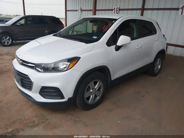 3GNCJKSB8KL206541 2019 CHEVROLET TRAX - Image 2