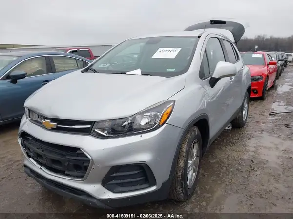 3GNCJKSB8KL209326 2019 CHEVROLET TRAX - Image 2