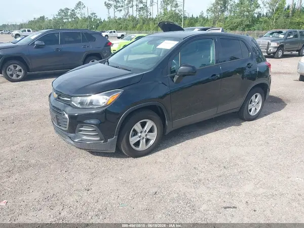 3GNCJKSB8KL210573 2019 CHEVROLET TRAX - Image 2