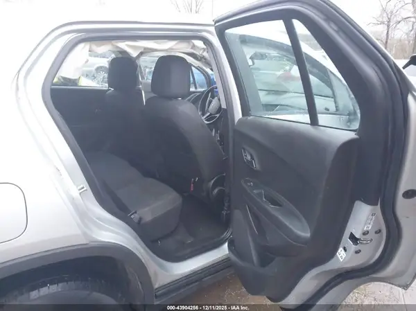 3GNCJKSB8KL218396 2019 CHEVROLET TRAX - Image 8
