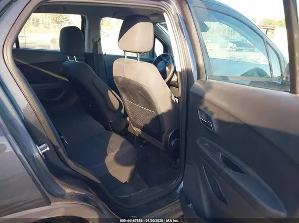 3GNCJKSB8KL220858 2019 CHEVROLET TRAX - Image 8