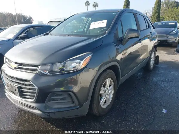 3GNCJKSB8KL222268 2019 CHEVROLET TRAX - Image 2