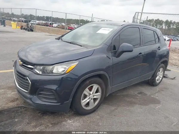 3GNCJKSB8KL251317 2019 CHEVROLET TRAX - Image 2