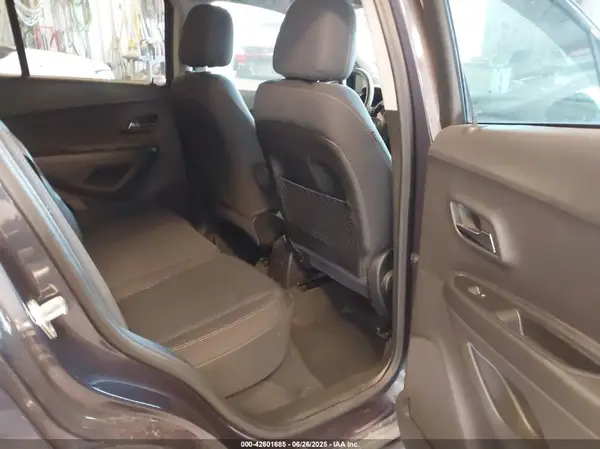 3GNCJKSB8KL256047 2019 CHEVROLET TRAX - Image 8