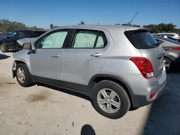 3GNCJKSB8KL286407 2019 CHEVROLET TRAX - Image 2