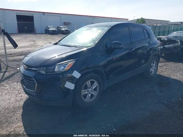 3GNCJKSB8KL296435 2019 CHEVROLET TRAX - Image 2