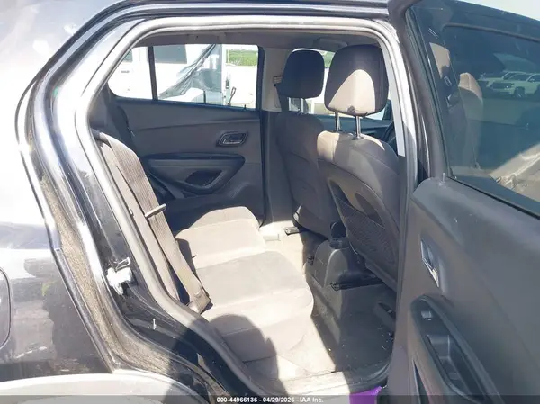 3GNCJKSB8KL296435 2019 CHEVROLET TRAX - Image 8