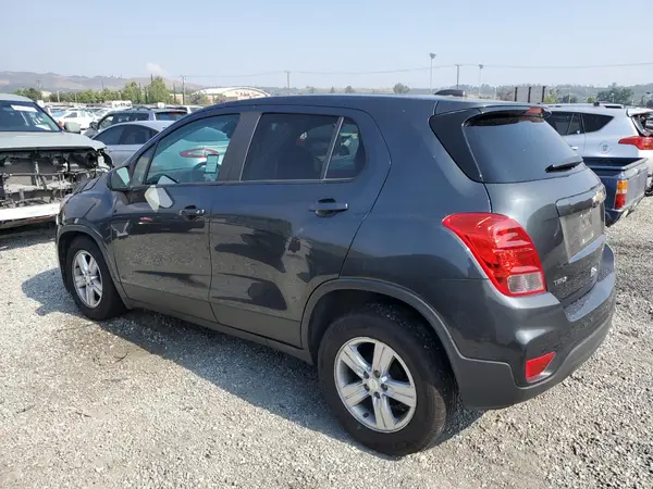 3GNCJKSB8KL300287 2019 CHEVROLET TRAX - Image 2