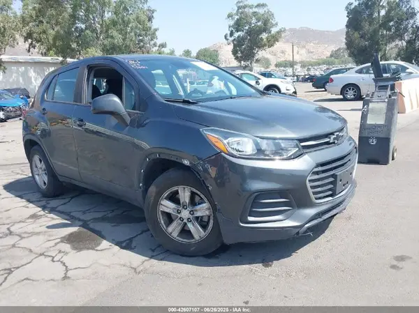 3GNCJKSB8KL316098 2019 CHEVROLET TRAX - Image 1