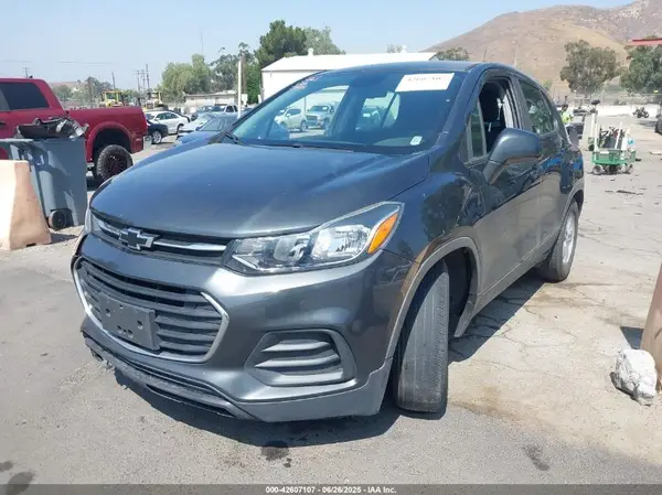 3GNCJKSB8KL316098 2019 CHEVROLET TRAX - Image 2