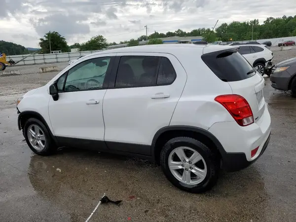 3GNCJKSB8KL330423 2019 CHEVROLET TRAX - Image 2