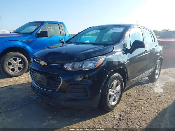3GNCJKSB8KL332253 2019 CHEVROLET TRAX - Image 2