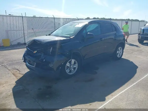 3GNCJKSB8KL345486 2019 CHEVROLET TRAX - Image 2