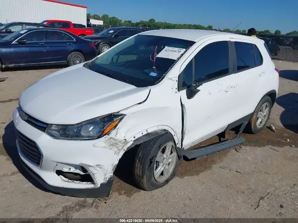 3GNCJKSB8KL347626 2019 CHEVROLET TRAX - Image 2