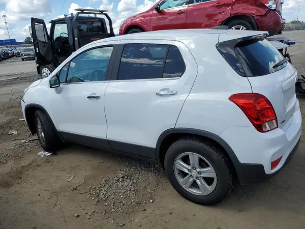 3GNCJKSB8KL348856 2019 CHEVROLET TRAX - Image 2