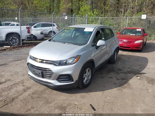 3GNCJKSB8KL356021 2019 CHEVROLET TRAX - Image 2
