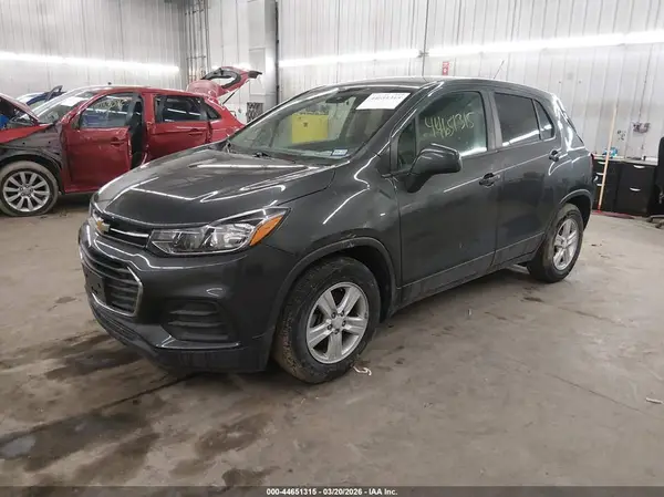 3GNCJKSB8KL365267 2019 CHEVROLET TRAX - Image 2