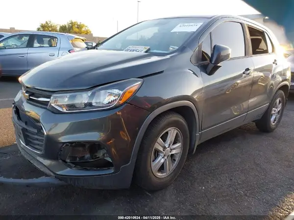 3GNCJKSB8KL365883 2019 CHEVROLET TRAX - Image 2