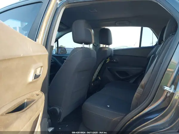 3GNCJKSB8KL365883 2019 CHEVROLET TRAX - Image 8