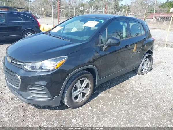 3GNCJKSB8KL368668 2019 CHEVROLET TRAX - Image 2