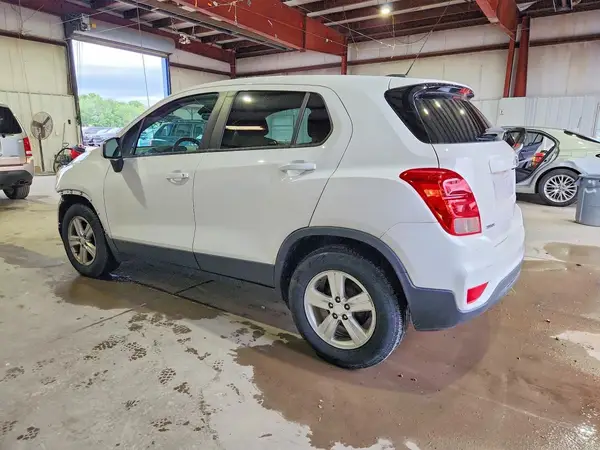 3GNCJKSB8KL375670 2019 CHEVROLET TRAX - Image 2