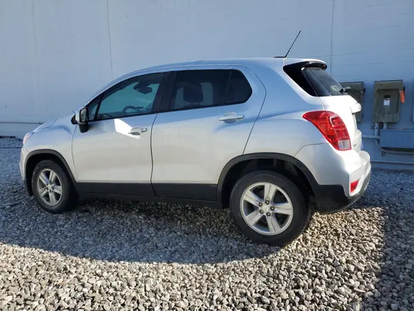 3GNCJKSB8KL380240 2019 CHEVROLET TRAX - Image 2